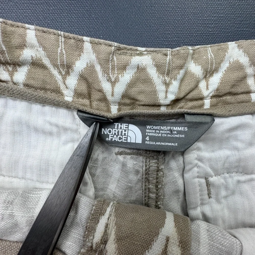 The North Face Women's Size 4 Beige Hiking Shorts Geometric Print Outdoor Trail
